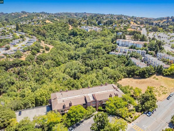 25676 University Ct 323, Hayward CA 94542