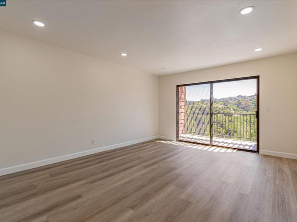 25676 University Ct 323, Hayward CA 94542