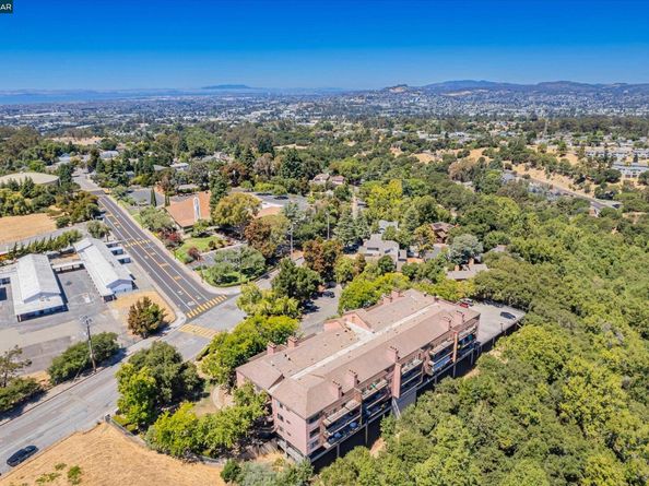 25676 University Ct 323, Hayward CA 94542