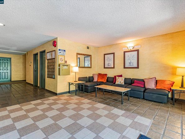 25676 University Ct 323, Hayward CA 94542