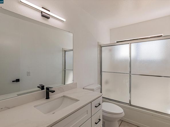 25676 University Ct 323, Hayward CA 94542