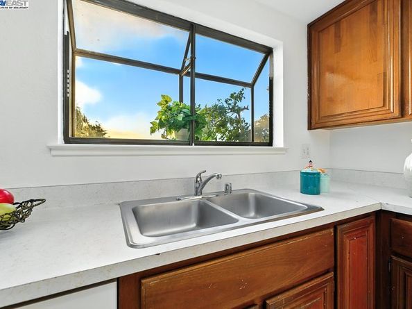 109 Oak Ct, Hercules CA 94547