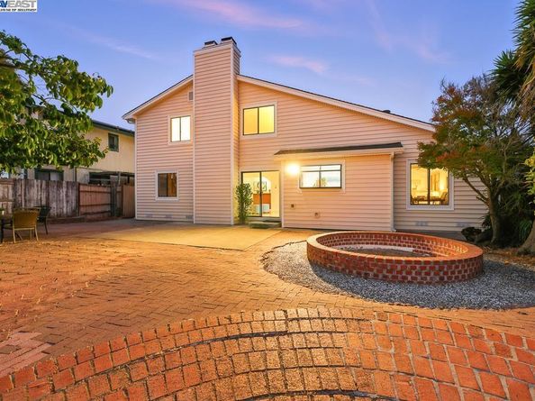 109 Oak Ct, Hercules CA 94547