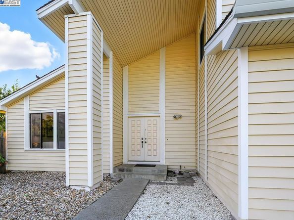 109 Oak Ct, Hercules CA 94547