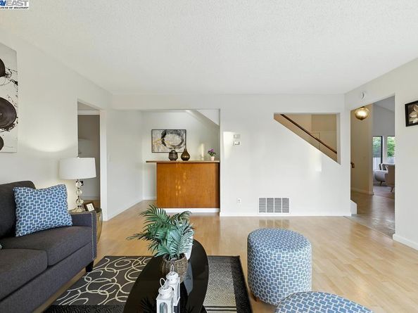 109 Oak Ct, Hercules CA 94547