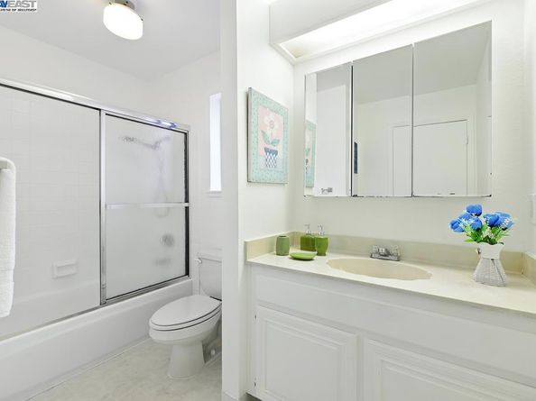 109 Oak Ct, Hercules CA 94547