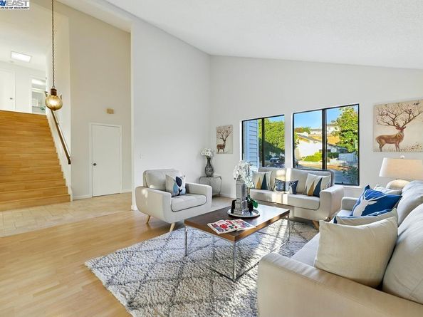 109 Oak Ct, Hercules CA 94547