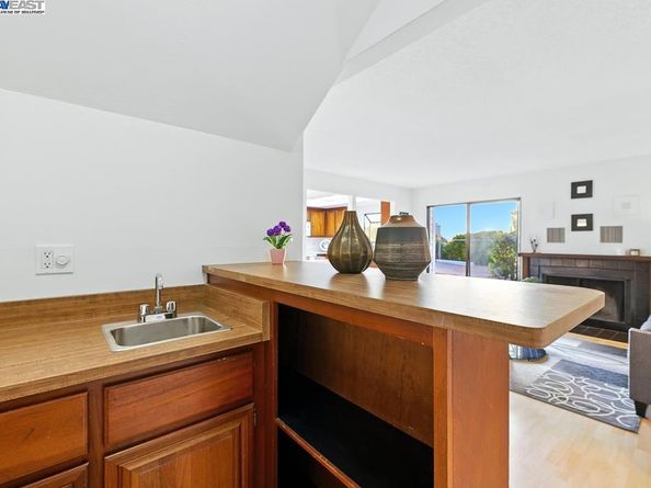 109 Oak Ct, Hercules CA 94547