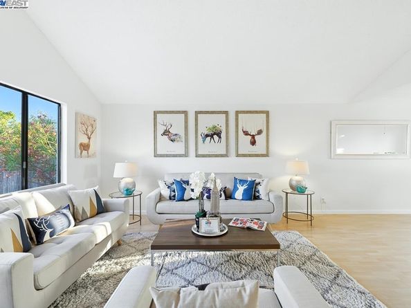 109 Oak Ct, Hercules CA 94547