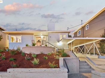 19 Highland Blvd