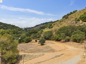 760 Canyon Oaks Dr A, Oakland CA 94605