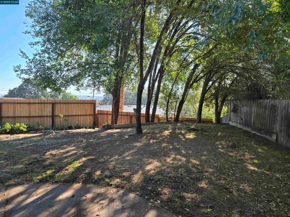 3102 Pine St, Martinez CA 94553