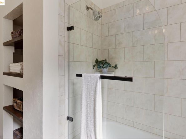542 Midcrest Rd, Oakland CA 94610
