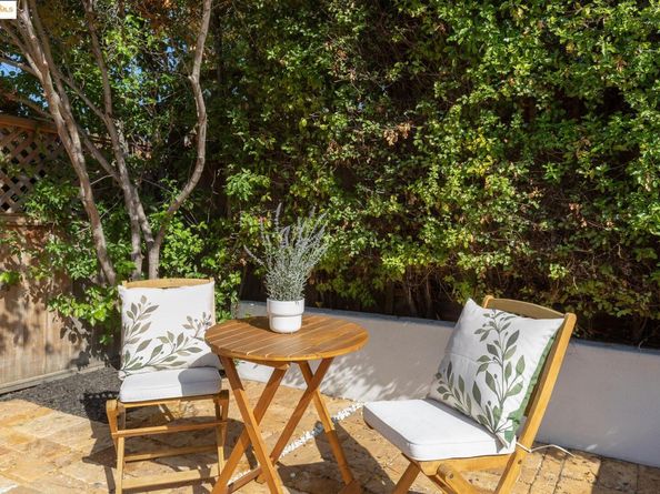 542 Midcrest Rd, Oakland CA 94610