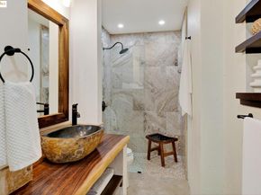 542 Midcrest Rd, Oakland CA 94610