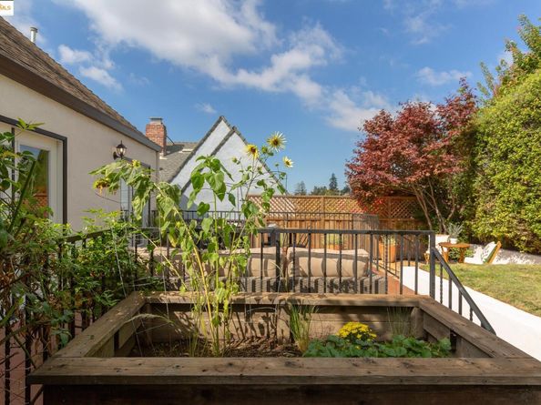 542 Midcrest Rd, Oakland CA 94610