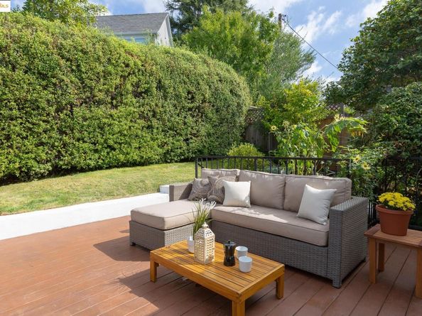 542 Midcrest Rd, Oakland CA 94610