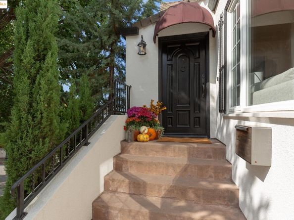542 Midcrest Rd, Oakland CA 94610