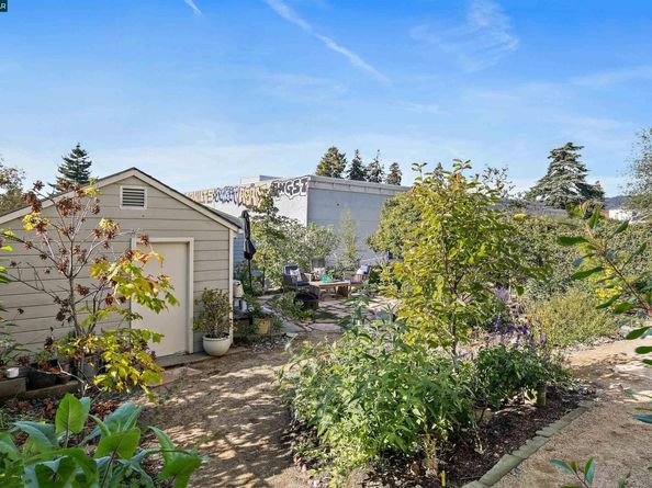 4215 Terrace St, Oakland CA 94611