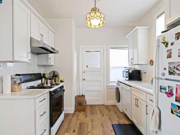 4215 Terrace St, Oakland CA 94611