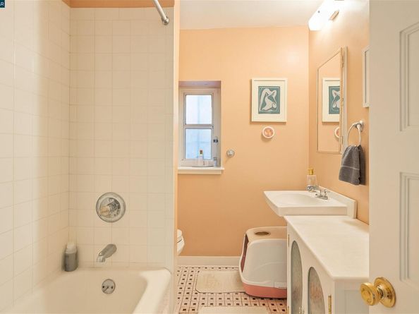 4215 Terrace St, Oakland CA 94611