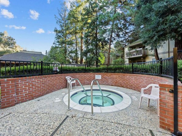 505 Cypress Point Drive 137, Mountain View CA 94043