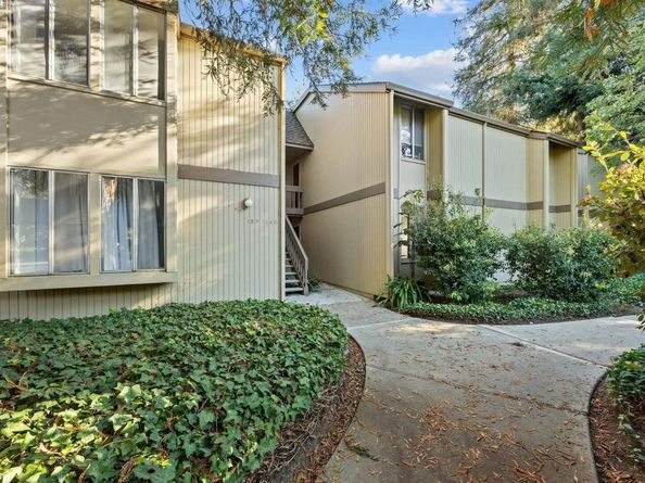 505 Cypress Point Drive 137, Mountain View CA 94043
