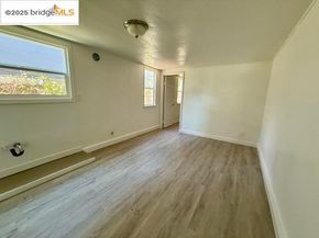 2706 Short St, Oakland CA 94619