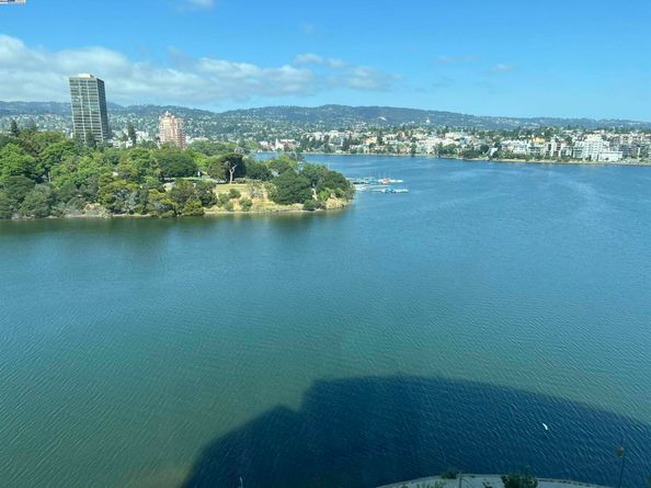 1 Lakeside Dr 821, Oakland CA 94612