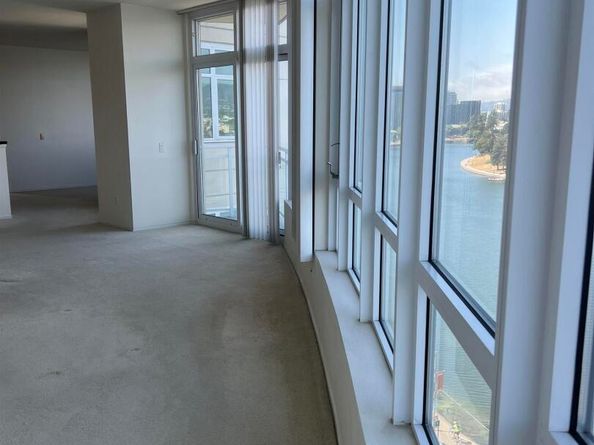 1 Lakeside Dr 821, Oakland CA 94612