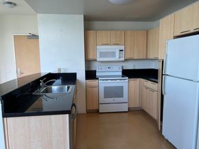 1 Lakeside Dr 821, Oakland CA 94612