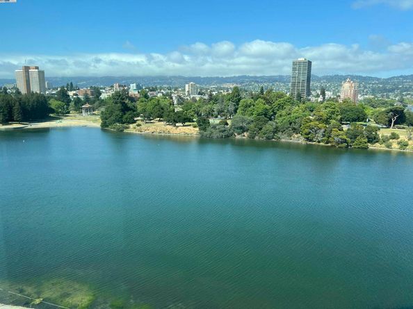 1 Lakeside Dr 821, Oakland CA 94612