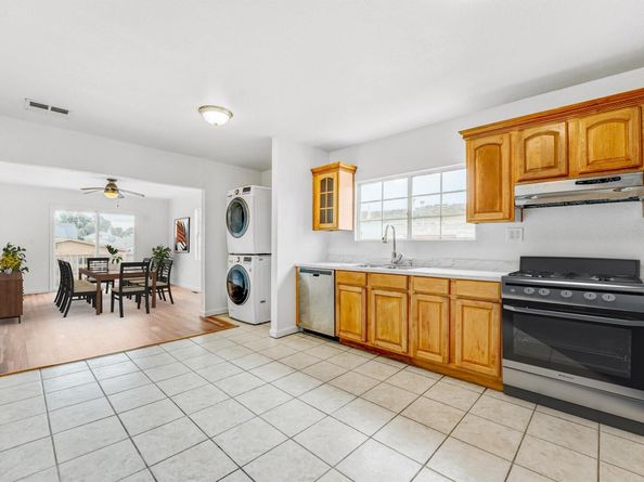 1502 56Th Ave, Oakland CA 94621