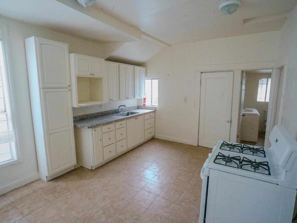 866 Isabella St, Oakland CA 94607