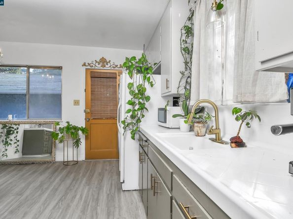 2437 Alhambra ave, Martinez CA 94553