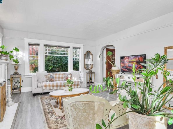 2437 Alhambra ave, Martinez CA 94553