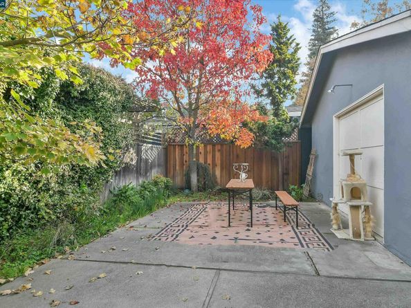 2437 Alhambra ave, Martinez CA 94553