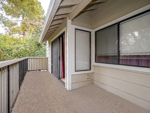 2437 Saint Helena Dr. 3, Hayward CA 94542