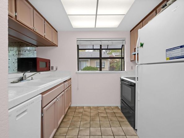 2437 Saint Helena Dr. 3, Hayward CA 94542