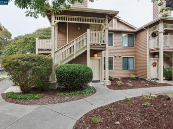47 Lakeshore Ct