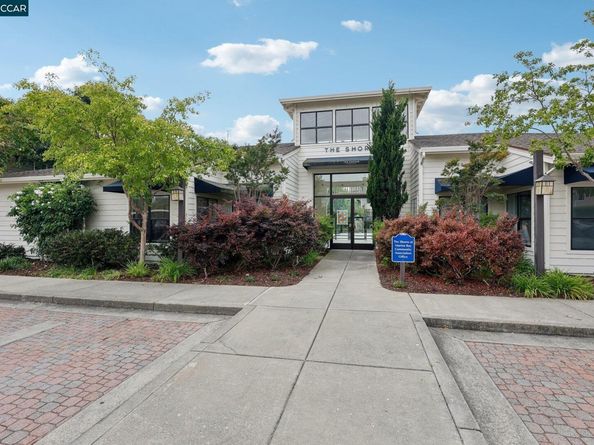 47 Lakeshore Ct, Richmond CA 94804
