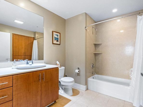 438 W Grand 704, Oakland CA 94612