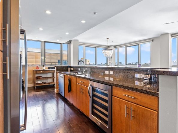 438 W Grand 704, Oakland CA 94612