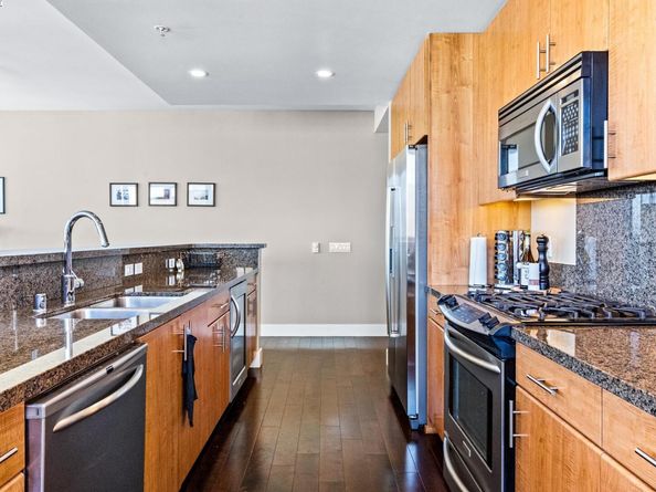 438 W Grand 704, Oakland CA 94612