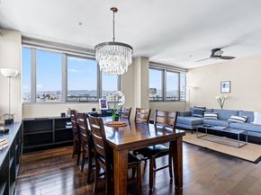 438 W Grand 704, Oakland CA 94612