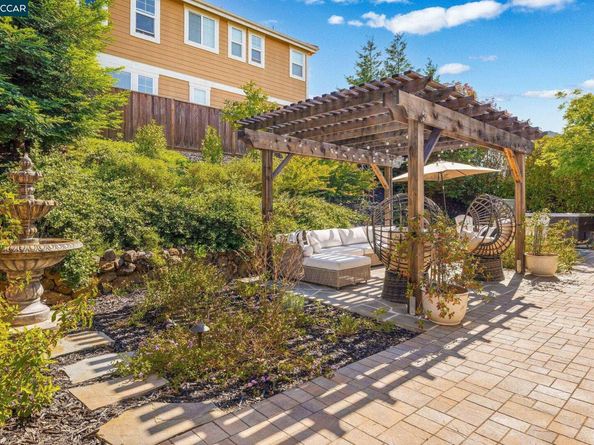 104 Silva Ct, Martinez CA 94553