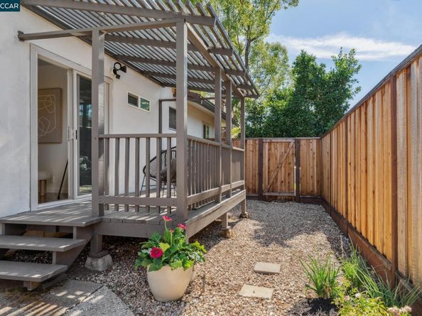 632 Wintergreen Ln, Walnut Creek CA 94598