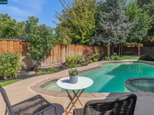 632 Wintergreen Ln, Walnut Creek CA 94598