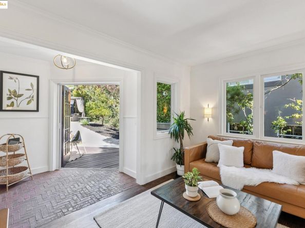 580 Kenmore Ave, Oakland CA 94610