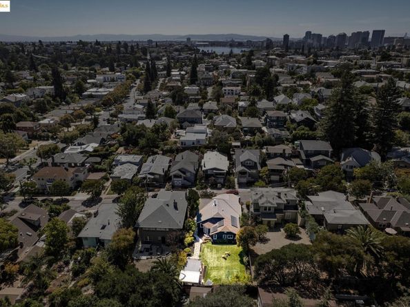 580 Kenmore Ave, Oakland CA 94610